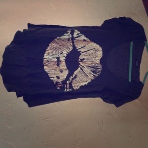 Lauren Moshi kiss 💋 shirt